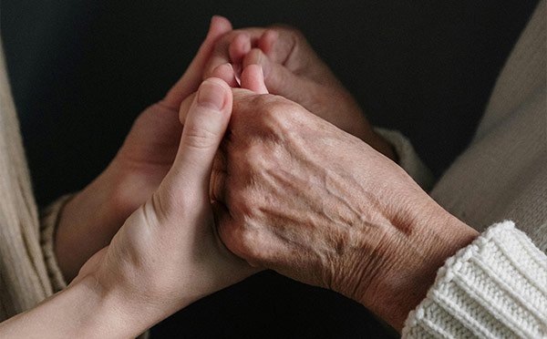 在生命终点种下温柔的烛光